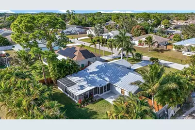 274 NE Glentry Avenue, Port Saint Lucie, FL 34983 - Photo 2