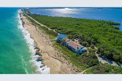 23 NE Macarthur Boulevard, Stuart, FL 34996 - Photo 2