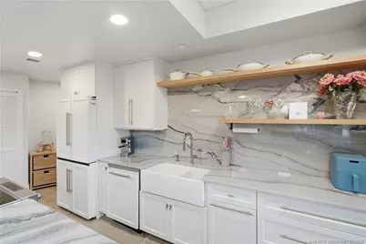 150 SE Four Winds Drive #B208, Stuart, FL 34996 - Photo 4