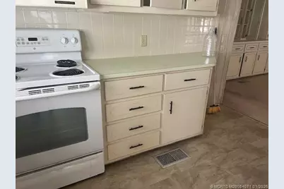 6118 N Joshua Lane, Lantana, FL 33462 - Photo 8