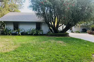 8 Kingston Ct, Stuart, FL 34996 - Photo 2