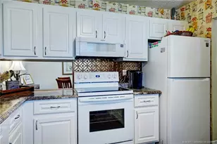 1290 SE Parkview Pl, Stuart, FL 34994 - Photo 10