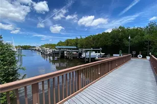 594 SW Thornhill Ln, Palm City, FL 34990 - Photo 2