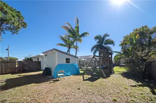 2526 SE Lily St, Port Saint Lucie, FL 34952 - Photo 12