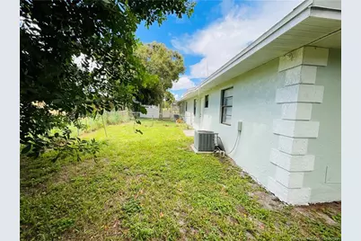 208 N 28th Street, Fort Pierce, FL 34947 - Photo 2
