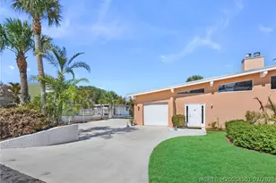 2228 NE Center Cir, Jensen Beach, FL 34957 - Photo 4