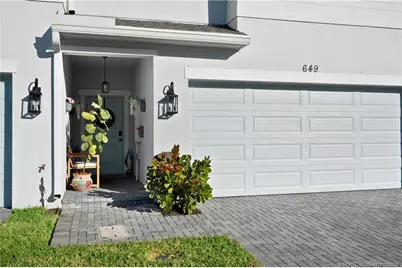 649 NE Waters Edge Lane, Port Saint Lucie, FL 34983 - Photo 2