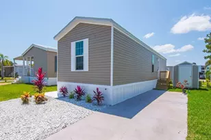 315 NE Cardinal Ln, Jensen Beach, FL 34957 - Photo 2