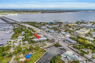 521 SW Ocean Blvd, Stuart, FL 34994 - Photo 2