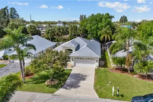 820 NW Waterlily Pl, Jensen Beach, FL 34957 - Photo 4