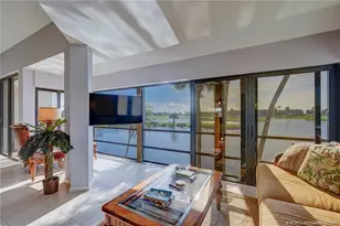 310 NE Golfview Circle, Stuart, FL 34996 - Photo 2