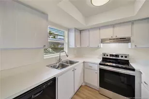 2950 SE Ocean Blvd, Stuart, FL 34996 - Photo 8