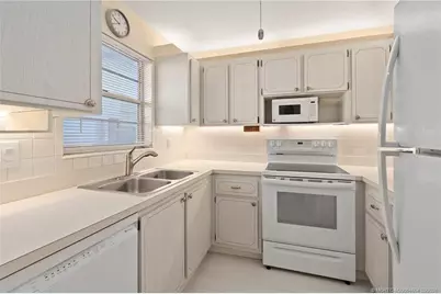 2600 SE Ocean Boulevard #AA2, Stuart, FL 34996 - Photo 4