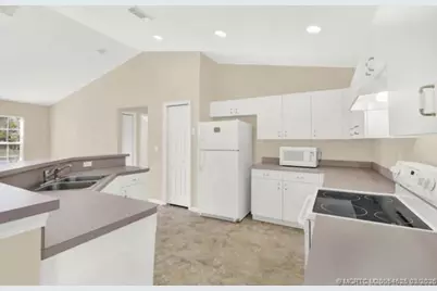 2361 SE Mariposa Avenue, Port Saint Lucie, FL 34952 - Photo 12