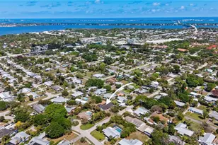 1309 SE 8th St, Stuart, FL 34996 - Photo 2