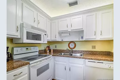 98 Spring Lake Drive #205, Vero Beach, FL 32962 - Photo 12