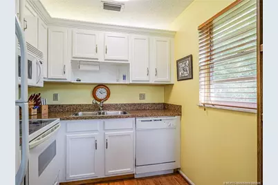 98 Spring Lake Drive #205, Vero Beach, FL 32962 - Photo 10