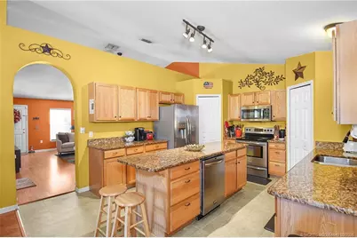 817 SW Kappa Avenue, Port Saint Lucie, FL 34953 - Photo 10