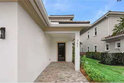 207 SE Via Bisento, Port Saint Lucie, FL 34952 - Photo 4