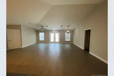 928 SW John Maccormack Terrace, Port Saint Lucie, FL 34953 - Photo 4