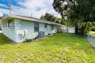 204 N 28th St, Fort Pierce, FL 34947 - Photo 2