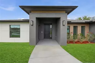 1457 SW Dow Ln, Port Saint Lucie, FL 34953 - Photo 2