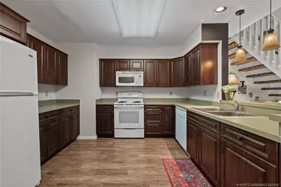 912 NE Sandalwood Place, Jensen Beach, FL 34957 - Photo 8