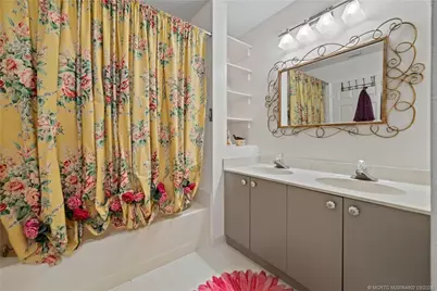 912 NE Sandalwood Place, Jensen Beach, FL 34957 - Photo 16