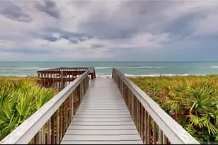 429 NE Tradewind Ln, Stuart, FL 34996 - Photo 2