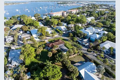 701 SW Cleveland Avenue, Stuart, FL 34994 - Photo 8