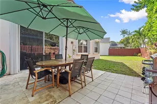 121 Woodlake Cir, Greenacres, FL 33463 - Photo 12