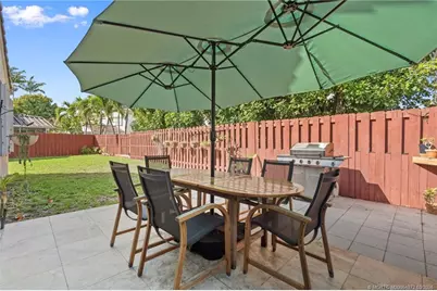 121 Woodlake Circle, Greenacres, FL 33463 - Photo 2