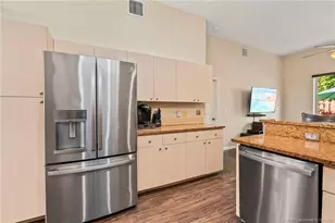 121 Woodlake Cir, Greenacres, FL 33463 - Photo 10