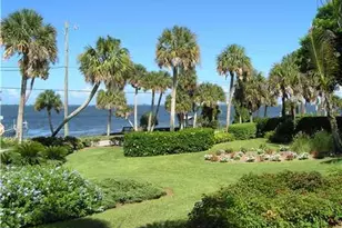 10205 S Indian River Dr, Fort Pierce, FL 34982 - Photo 4