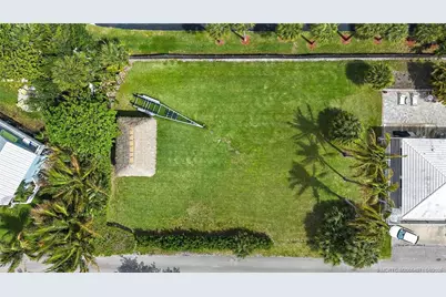 5237 NE Shore Village Terrace, Stuart, FL 34996 - Photo 10