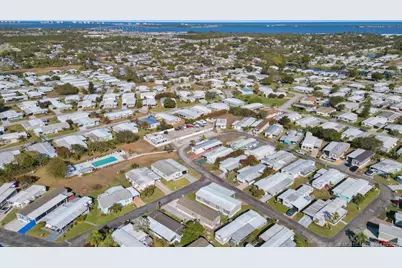 332 NE Tropicalia Lane, Jensen Beach, FL 34957 - Photo 2