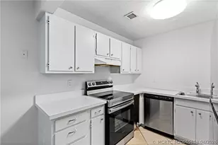 2118 SE Edler Dr, Stuart, FL 34994 - Photo 2
