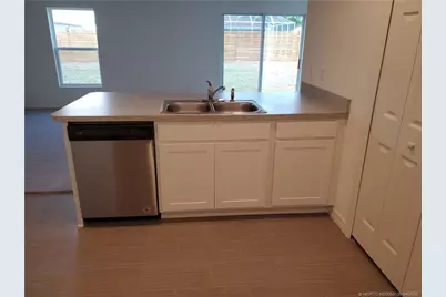 611 SW McComb Avenue SW, Port Saint Lucie, FL 34953 - Photo 8