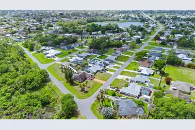 992 SE Thornhill Drive, Port Saint Lucie, FL 34983 - Photo 48