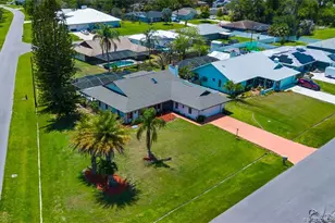 992 SE Thornhill Dr, Port Saint Lucie, FL 34983 - Photo 4
