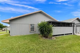 4047 NW Cinnamon Tree Cir, Jensen Beach, FL 34957 - Photo 20
