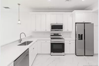 47 SW Osceola Street #UN206, Stuart, FL 34994 - Photo 2