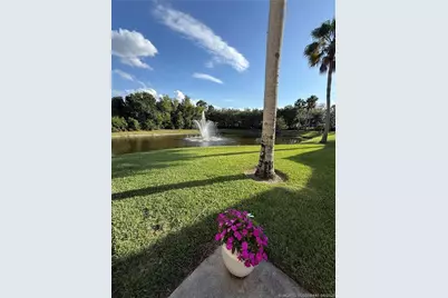 1560 SE Hampshire Way #204, Stuart, FL 34994 - Photo 2