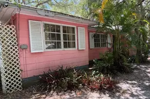 713 SW Bryant Ave, Stuart, FL 34994 - Photo 2