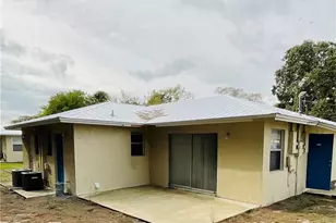 402 S 14th St, Fort Pierce, FL 34950 - Photo 2