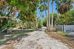 2614 NE Palm Ave, Jensen Beach, FL 34957 - Photo 4