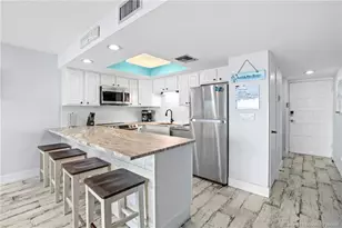 379 NE Tradewind Ln, Stuart, FL 34996 - Photo 14