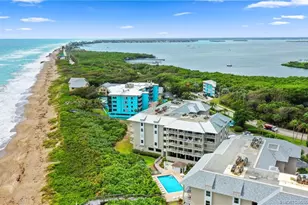 379 NE Tradewind Ln, Stuart, FL 34996 - Photo 2
