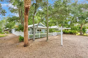 542 SW Halpatiokee St, Stuart, FL 34994 - Photo 32