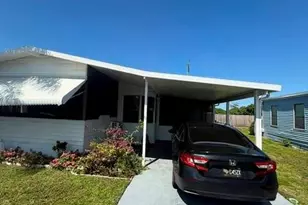 6078 Seashore Dr, Lantana, FL 33462 - Photo 2